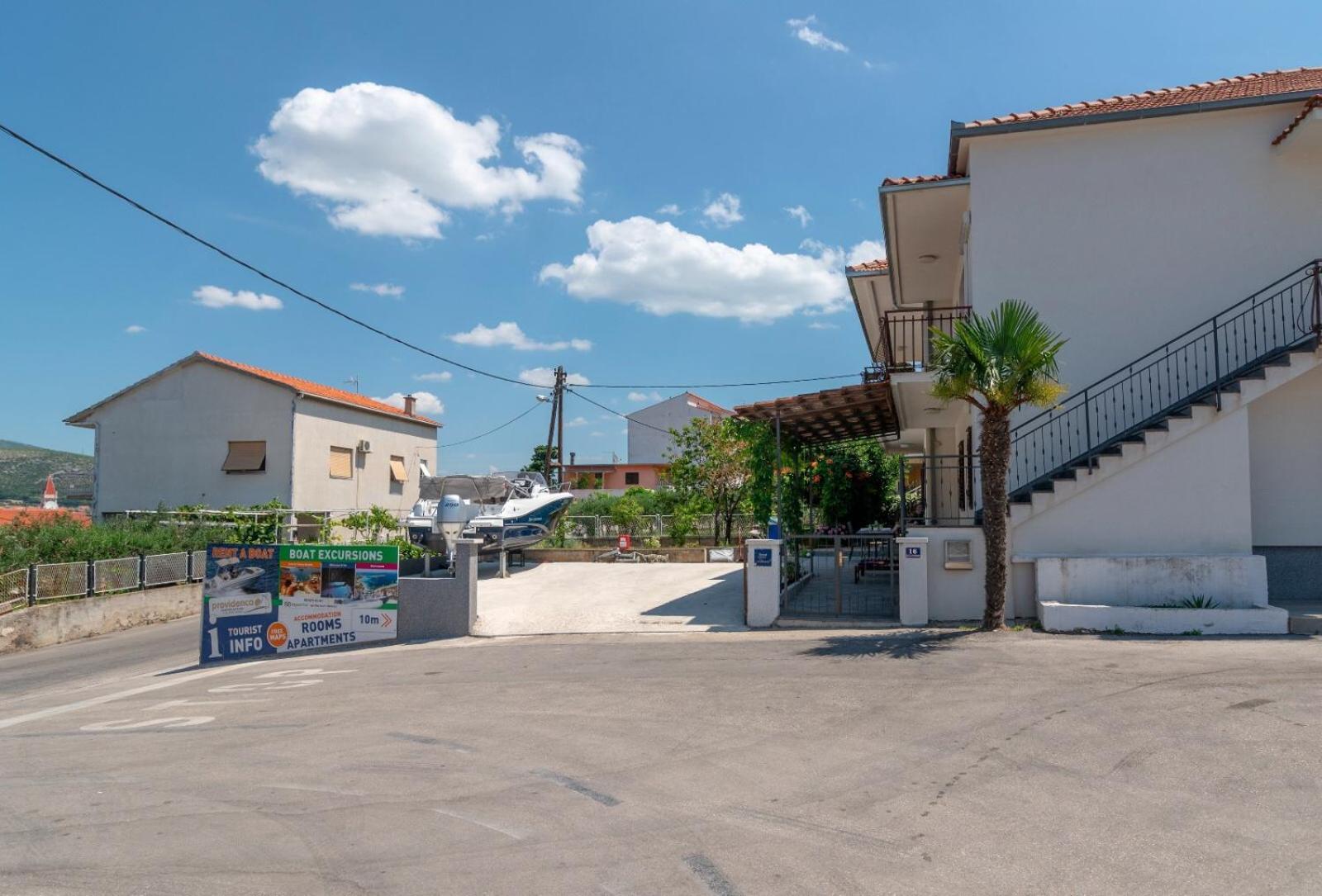 Apartman Karmen Trogir Buitenkant foto